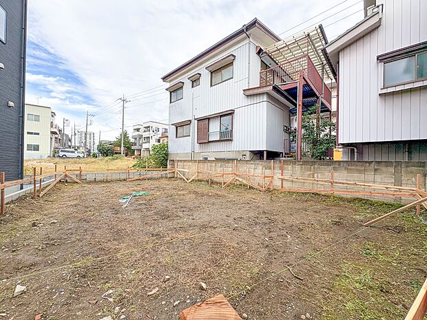 【現地土地写真】ここから始まる「日常」はご家族にとってかけがえのない時間となります。少しでも豊かに、快適に。そんな想いから本邸宅は生まれました。　