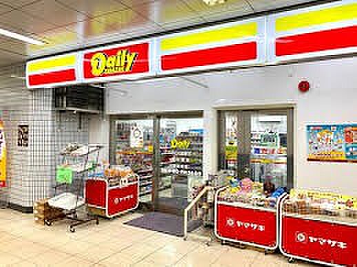 コンビニ 370m デイリーヤマザキ川口元郷駅店