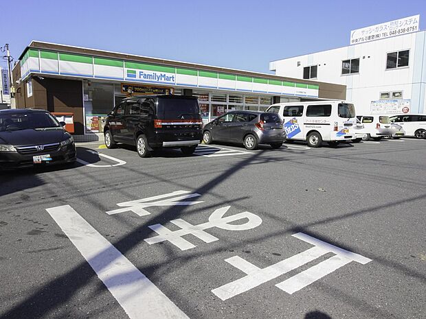コンビニ 203m ファミリーマートさいたま西堀5丁目店(ファミリーマートさいたま西堀5丁目店　徒歩3分)