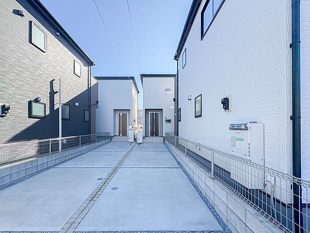 【駐車場】毎日の生活にマイカーが必須という方は、購入を検討する際、駐車場があることは大事な条件です。毎日の通勤や家族の送迎、買い物やお出かけなどクルマのある暮らしを満喫したい方は要チェック。…