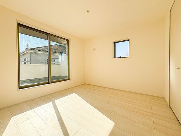 【洋室 6帖】充実した生活は伸びやかな居室空間から始まります。快適に・伸びやかに。心の潤いを求める方々へ。