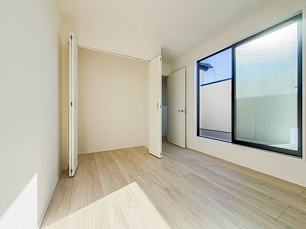 【収納】各部屋を最大限に広く使って頂ける様、全居住スペースに収納付。プライベートルームはゆったりと快適に。