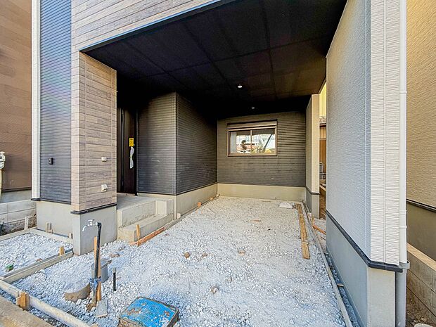 【駐車場-2号棟-】ビルトインガレージなら「野ざらし、雨ざらし、吹きさらし」になりません。汚れやいたみは減り、車の掃除もラクになります。