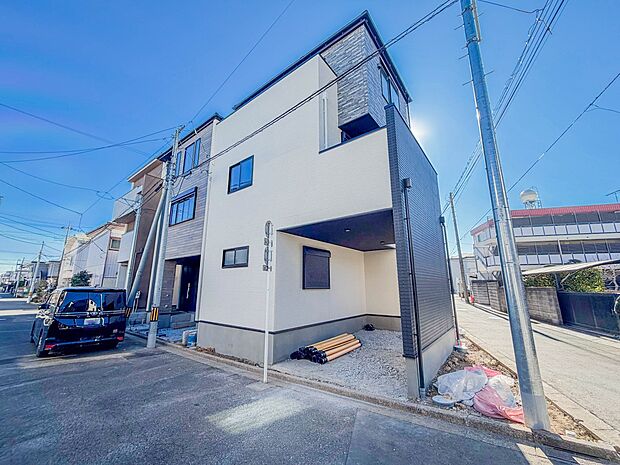 【現地外観-1号棟-】こちらの物件が少しでも気になるようでしたら、お気軽にお問合せください。人生でいちばん大きなお買い物ですので、ゆっくりご見学ください。ネット上の画像と実際の見学では、リア…