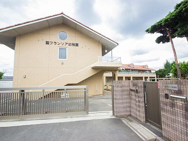 幼稚園・保育園 200m 聖フランソア幼稚園(聖フランソア幼稚園　徒歩3分)