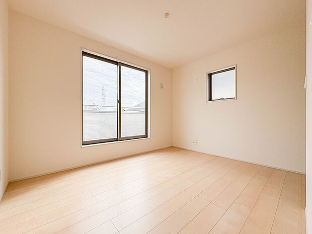 【寝室 6帖】シンプルな内装はおしゃれのポイントです。シンプルは華美より飽きがこないからです。色や模様でおしゃれ感をだす。それがシンプルイズビューティーです。