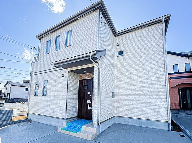 【外観】家族の温かさと陽光の暖かさ、楽しい毎日と明るい未来を予感させる「空間が織り成すひとつ先の住み心地」を演出します。