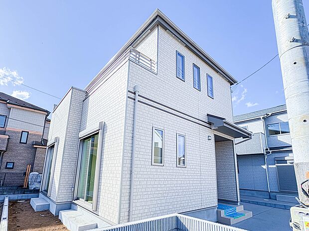 【外観】家は一生のお買物。自分ならではの家族ならではの、家にしたい。書斎を設ける。子どものプレイングルームを設ける。趣味のオーディオルームを設置する。夢を追うオンリーワンの家です。