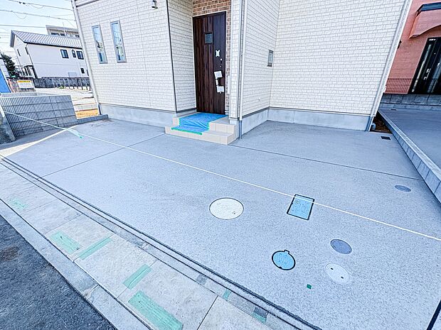 【駐車場】カースペース2台可。車が1台なら、来客用の駐車場や、駐輪スペースとしてご活用ください。