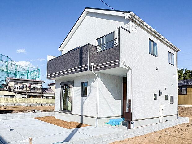 【外観】家族の温かさと陽光の暖かさ、楽しい毎日と明るい未来を予感させる「空間が織り成すひとつ先の住み心地」を演出します。