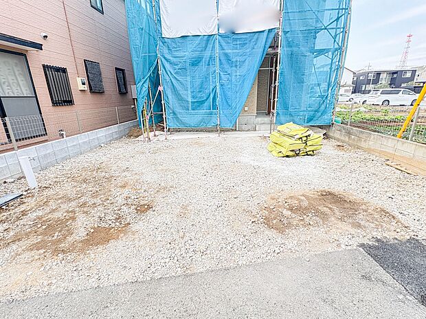 【駐車場】カースペース2台可。車が1台なら、来客用の駐車場や、駐輪スペースとしてご活用ください。