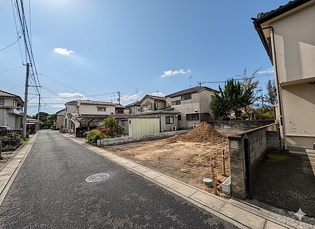 【前面道路】車の通行が少ないので、静かな住環境を維持することができます。