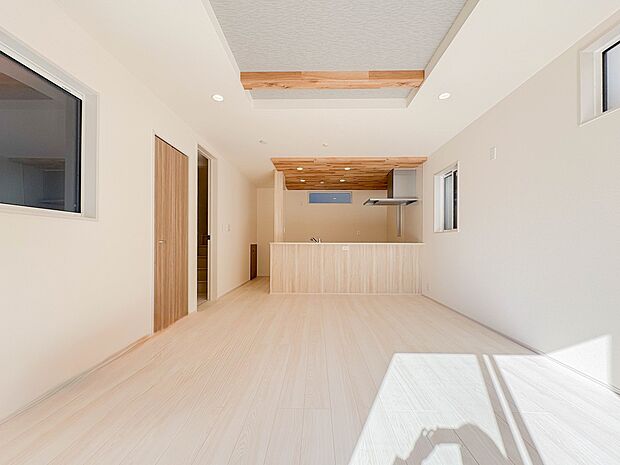 インテリアショップで見掛けた「あの家具」も置ける、ゆったりとした空間。時に広さが上質な寛ぎの時間になる事も。