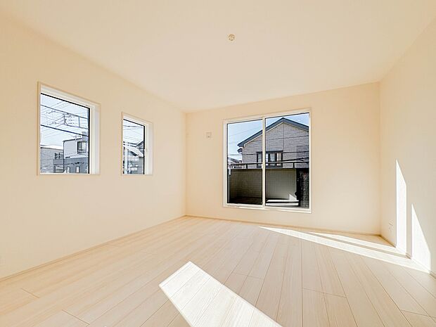 【子供部屋】お子様のお部屋にぴったりなクロークを備えたフローリング仕様の洋室です。