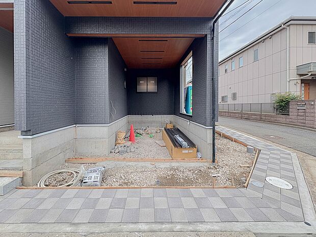 毎日の生活にマイカーが必須という方は、購入を検討する際、駐車場があるか要チェックです。