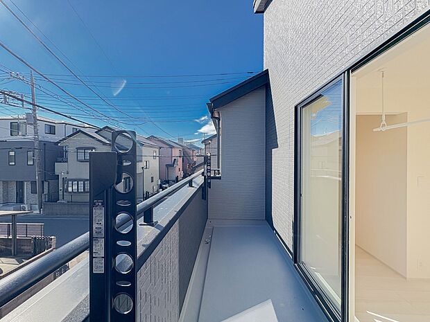 【眺望】その街並みは、さまざまな家の姿が、歩く人々を楽しませている。そう街並みは街の美しい風景なのだ。その風景が目をやさしく和ませてくれている。