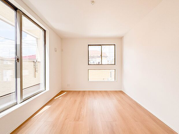 【寝室6.9帖】シンプルな内装はおしゃれのポイントです。シンプルは華美より飽きがこないからです。色や模様でおしゃれ感をだす。それがシンプルイズビューティーです。