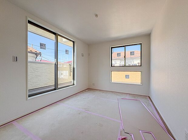 【寝室】シンプルな内装はおしゃれのポイントです。シンプルは華美より飽きがこないからです。色や模様でおしゃれ感をだす。それがシンプルイズビューティーです。