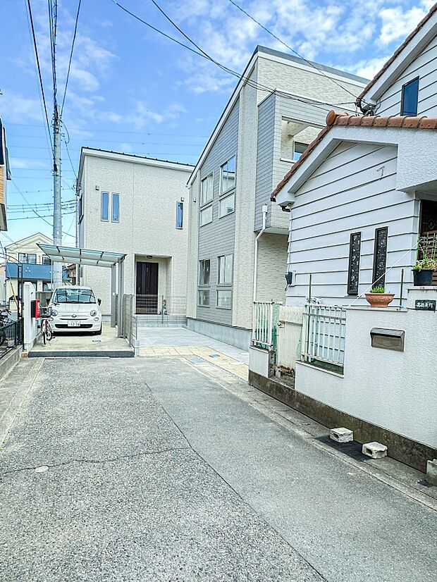 【前面道路4m】車の通行が少ないので、静かな住環境を維持することができます。