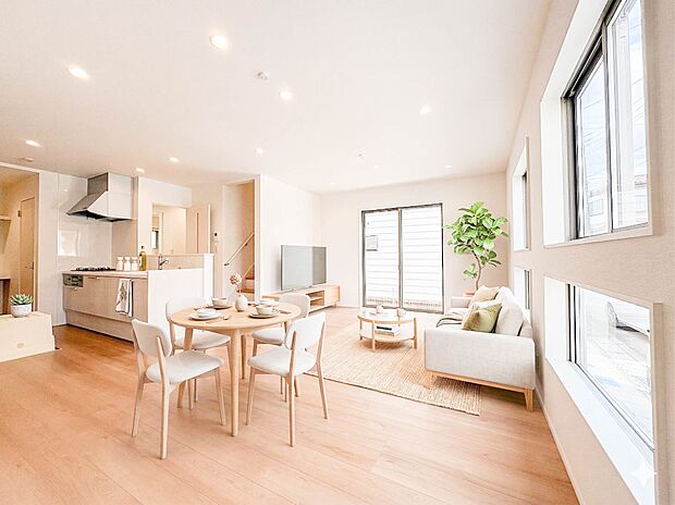 【LDK19.9 帖】※CGにて家具を配置しています。インテリアショップで見掛けた「あの家具」も置ける、ゆったりとした空間。時に広さが上質な寛ぎの時間になる事も。