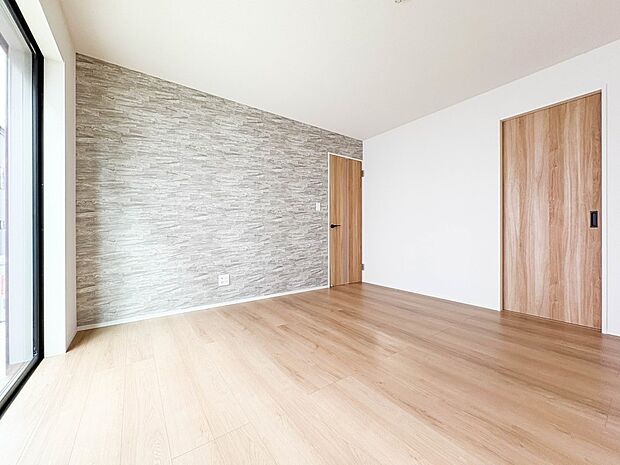 【リビング】光が溢れ、風も溢れ、居心地のよい住空間、自然体で過ごせる住空間にリビングを。それは住むというシンプルなカタチをどこまでも追求してきた結果です。新築の厳かな居住性を身体全体で感じて…