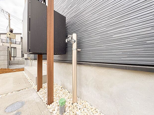 愛車の洗車やそのほかの用途にもあってうれしい立水栓