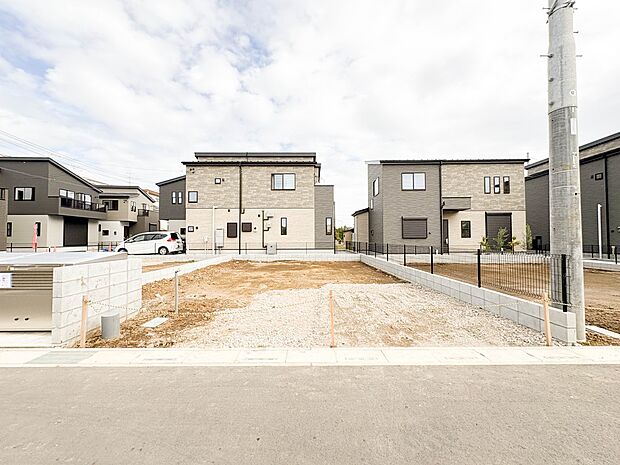 【外観】ここから始まる「日常」はご家族にとってかけがえのない時間となります。少しでも豊かに、快適に。そんな想いから本邸宅は生まれました。　