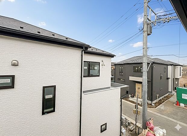 【バルコニー】 バルコニーから差し込む陽光・通風は、住環境・快適性と共に有り続ける貴重な「財産」です。