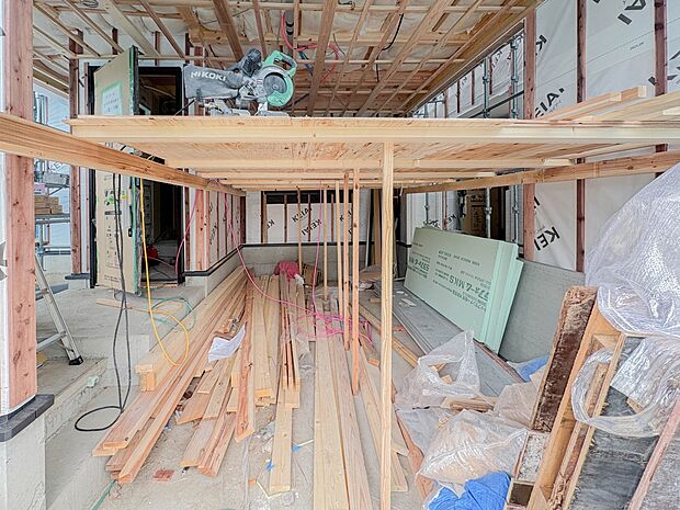 【駐車場】毎日の生活にマイカーが必須という方は、購入を検討する際、駐車場があることは大事な条件です。毎日の通勤や家族の送迎、買い物やお出かけなどクルマのある暮らしを満喫したい方は要チェック。…