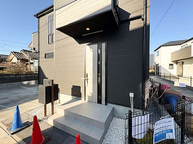 【玄関】家の顔となる玄関は、高いデザイン性が求められます。