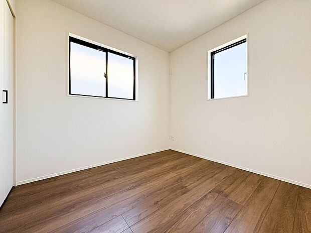 【洋室4.5帖】充実した生活は伸びやかな居室空間から始まります。快適に・伸びやかに。心の潤いを求める方々へ。