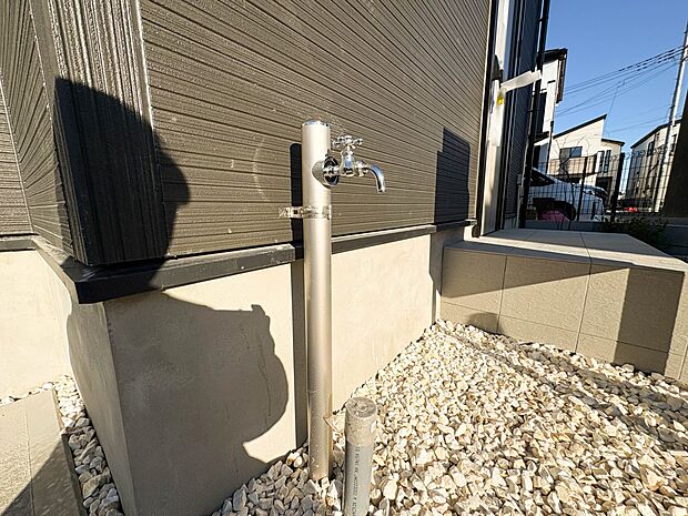 愛車の洗車やそのほかの用途にもあってうれしい立水栓