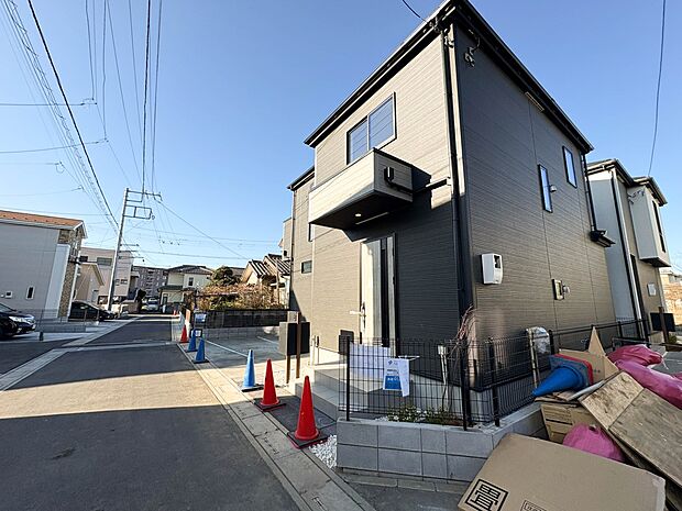 車の通行が少ないので、静かな住環境を維持することができます。