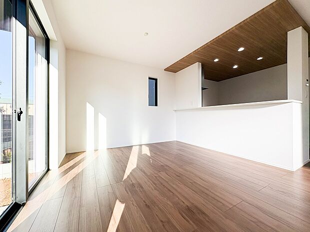 【ダイニング】家族の様子が見えやすいダイニングスペース