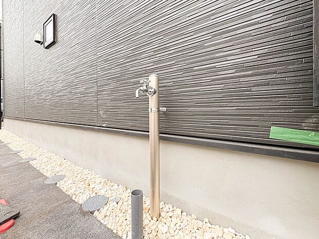 愛車の洗車やそのほかの用途にもあってうれしい立水栓