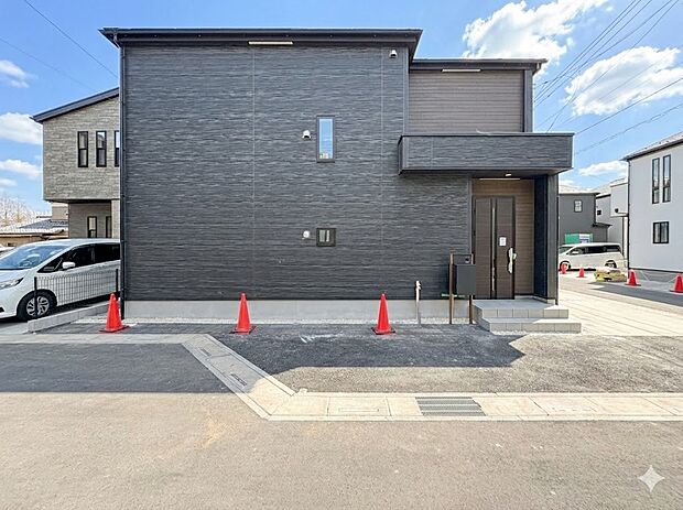 家は一生のお買物。自分ならではの家族ならではの、家にしたい。書斎を設ける。子どものプレイングルームを設ける。趣味のオーディオルームを設置する。夢を追うオンリーワンの家です。