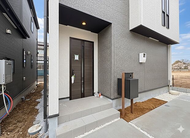 【玄関】家の顔となる玄関は、高いデザイン性が求められます。