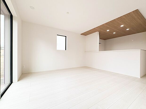 【ダイニング】家族の様子が見えやすいダイニングスペース