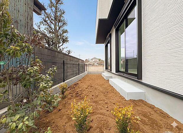 【庭】庭がある戸建てに住む楽しみのひとつは、自分たちの好みに合わせて、家庭菜園や庭づくりができることでしょう。自由自在に庭をコーディネートしてみませんか!