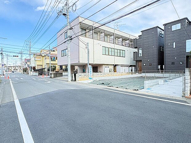 【前面道路】車の通行が少ないので、静かな住環境を維持することができます。