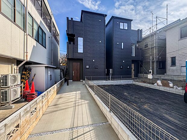 【外観】家族の温かさと陽光の暖かさ、楽しい毎日と明るい未来を予感させる「空間が織り成すひとつ先の住み心地」を演出します。