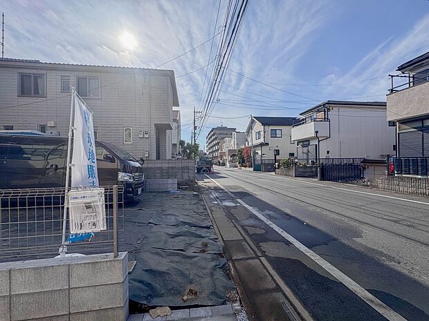 【前面道路8m】車の通行が少ないので、静かな住環境を維持することができます。