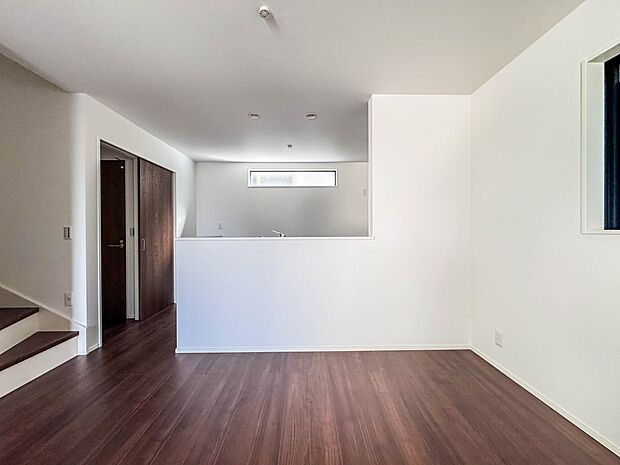 2号棟【Dining】ダイニングテーブルを置いても十分な広さが確保されています。