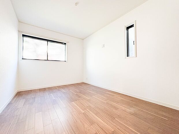 1号棟【子供部屋6帖】お子様のお部屋にぴったりなクロークを備えたフローリング仕様の洋室です。
