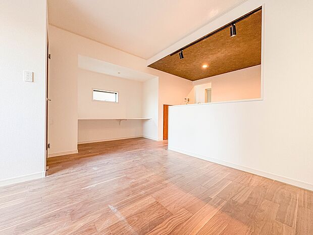 1号棟【LDK16帖】忙しい朝でも家族揃って食事をしたいゆとりあるダイニングスペース。