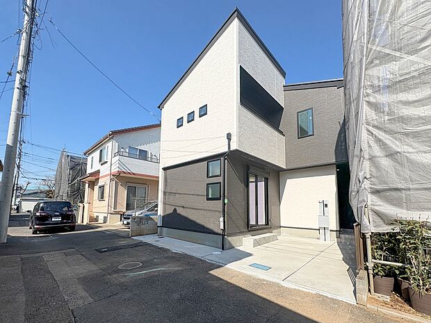 【前面道路】車の通行が少ないので、静かな住環境を維持することができます。