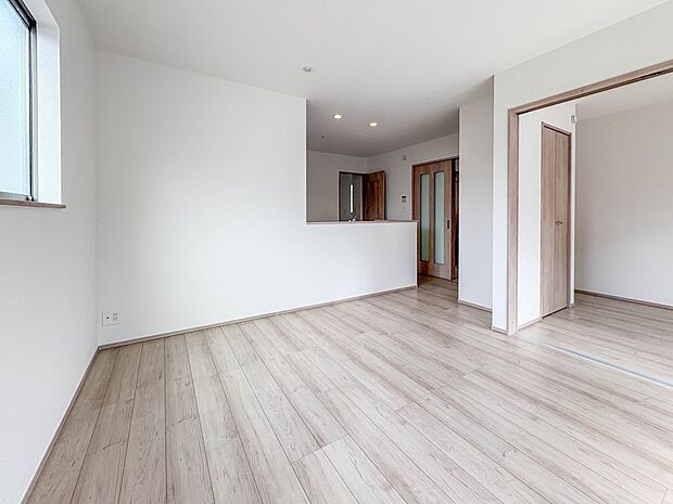 【LDK14.68帖】忙しい朝でも家族揃って食事をしたいゆとりあるダイニングスペース。