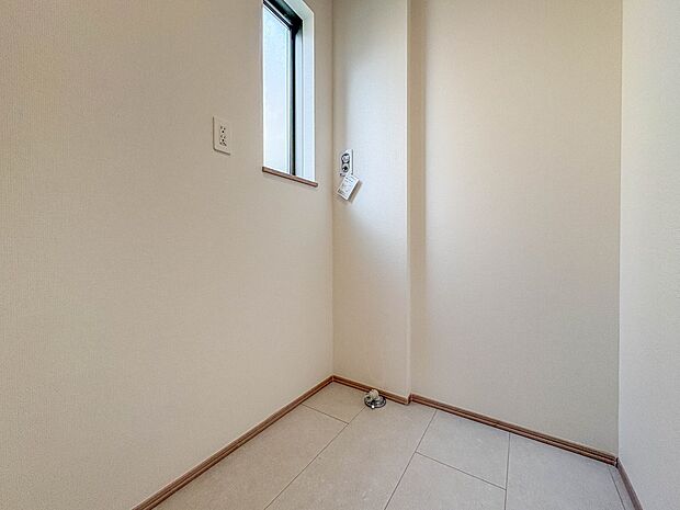 【ランドリースペース】ランドリースペースは広さもたっぷり。