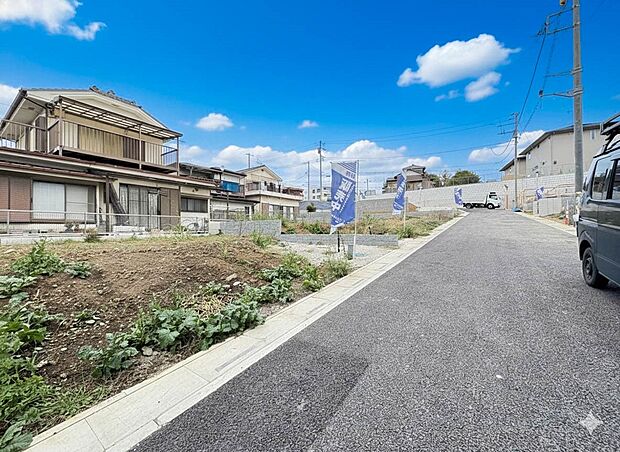 【前面道路】車の通行が少ないので、静かな住環境を維持することができます。