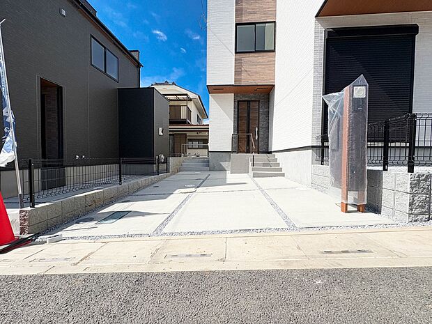 毎日の生活にマイカーが必須という方は、購入を検討する際、駐車場があることは大事な条件です。毎日の通勤や家族の送迎、買い物やお出かけなどクルマのある暮らしを満喫したい方は要チェック!